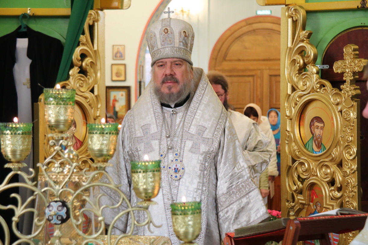 Епископ Николай совершил Божественную литургию в храме в честь преподобных Макария Египетского, Силуана Афонского и Онуфрия Великого г. Партизанска.