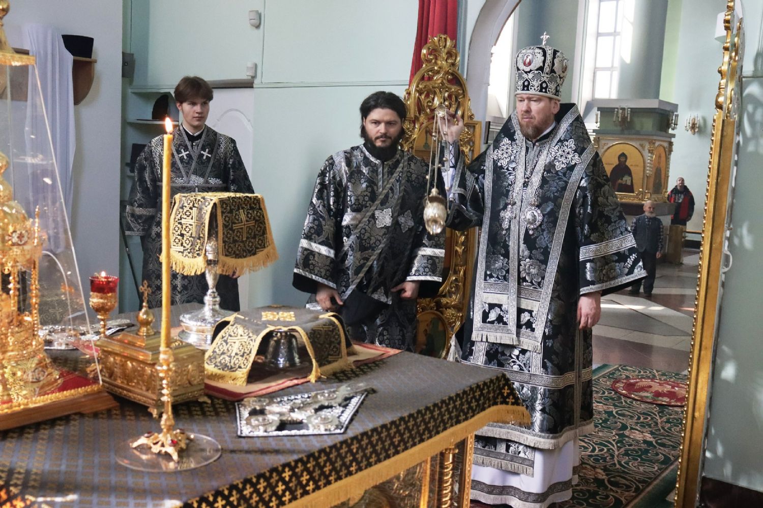 Митрополит Владимир совершил первую в этом году Литургию Преждеосвященных Даров в Покровском храме