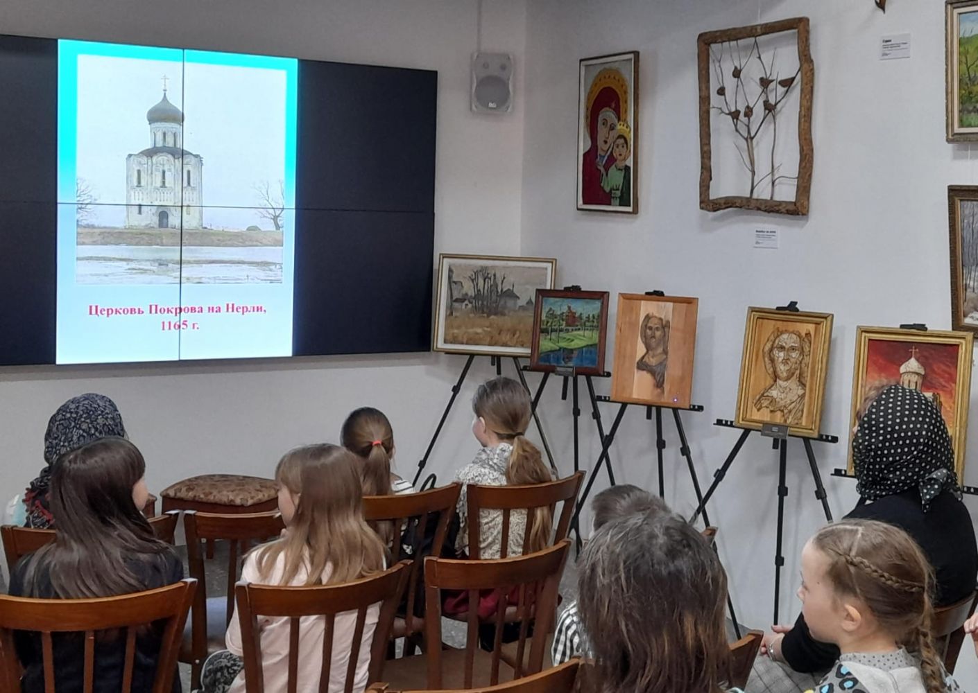 Воспитанники воскресной школы храма Богоявления города Артема посетили Историко-краеведческий музей