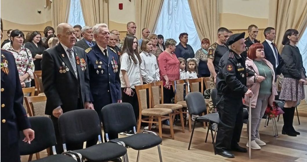 Священник принял участие в городской встрече ветеранов и молодежи.