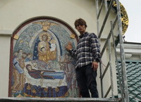 На фасаде Успенского храма установлена мозаичная икона