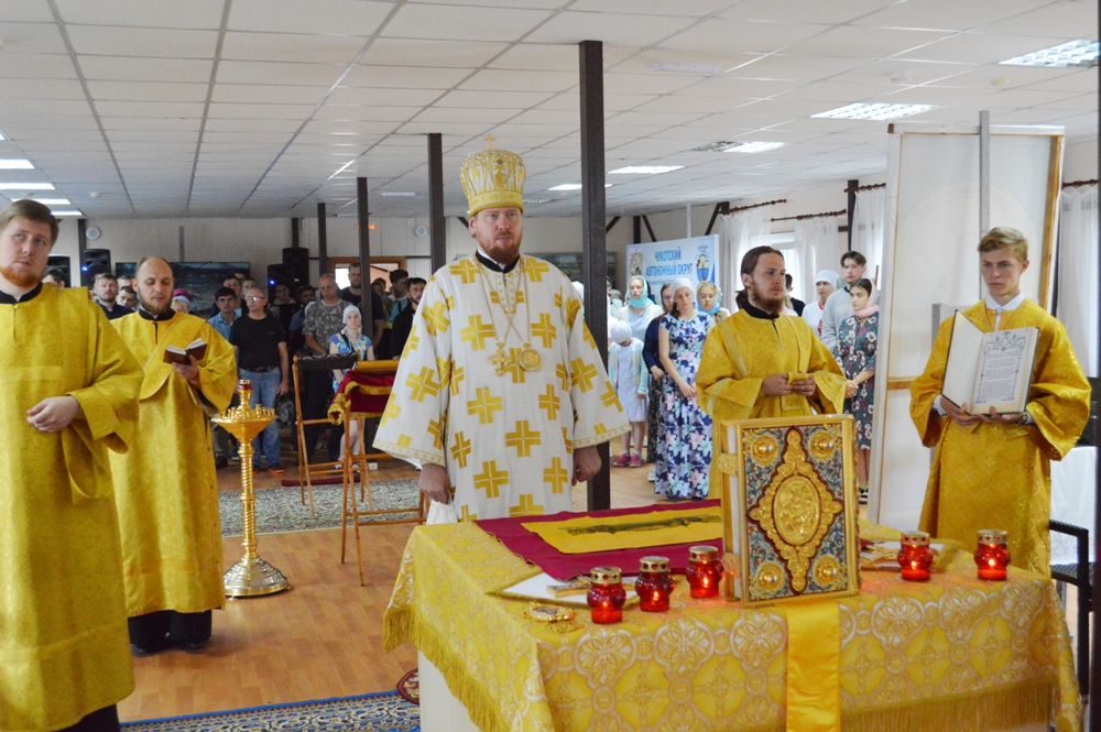 Митрополит Владимир возглавил Божественную литургию на XIV форуме инициативной молодежи «Андреевский городок»