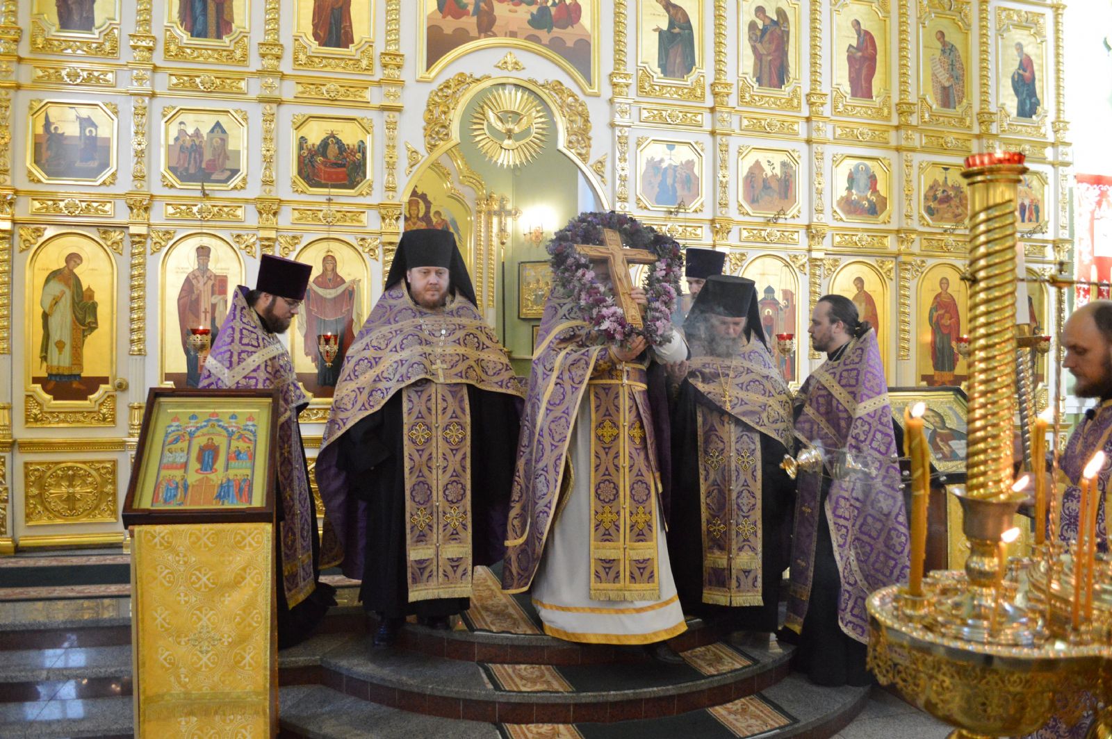 В канун праздника Воздвижения Креста Господня в Покровском соборе совершили всенощное бдение