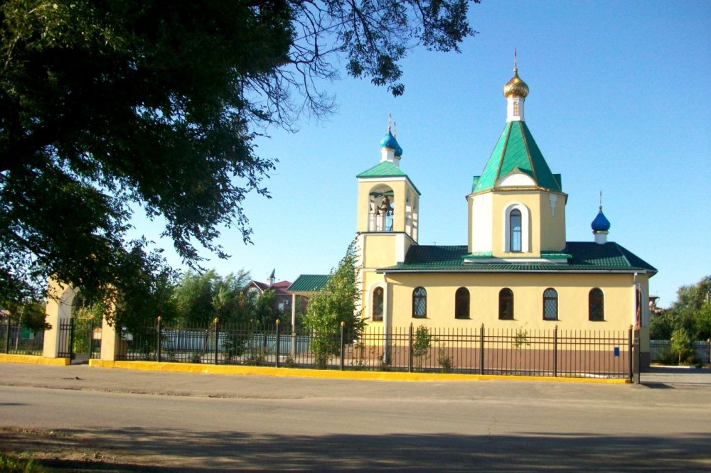 Храм пресвятой богородицы уссурийск. Храм Серафима Саровского Уссурийск. Покровская Церковь Уссурийск. Церковь Покрова Пресвятой Богородицы город Уссурийск. Церковь Уссурийск на Слободе.