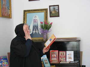 Монахиня Эсфирь выступает на празднике книги