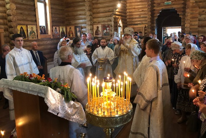 Митрополит Вениамин освятил храм в честь Святой Троицы в Садгороде