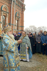 В праздник Казанской иконы Божией Матери митрополит Вениамин посетил женский монастырь в Раздольном