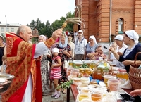Приходская ярмарка открылась в Медовый Спас в Спасском
