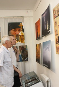 Фотовыставка о Лавре преподобного Сергия открылась в Лесозаводске  молебном