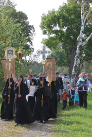 В Богородице-Рождественском монастыре сотни паломников посетили соборное престольное торжество