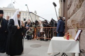 В ходе визита в Санкт-Петербург Святейший Патриарх Кирилл совершил литию по погибшим в результате теракта в метро 3 апреля