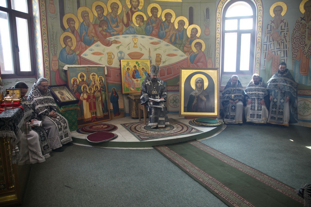 В Великий понедельник епископ Николай совершил Литургию Преждеосвященных Даров
