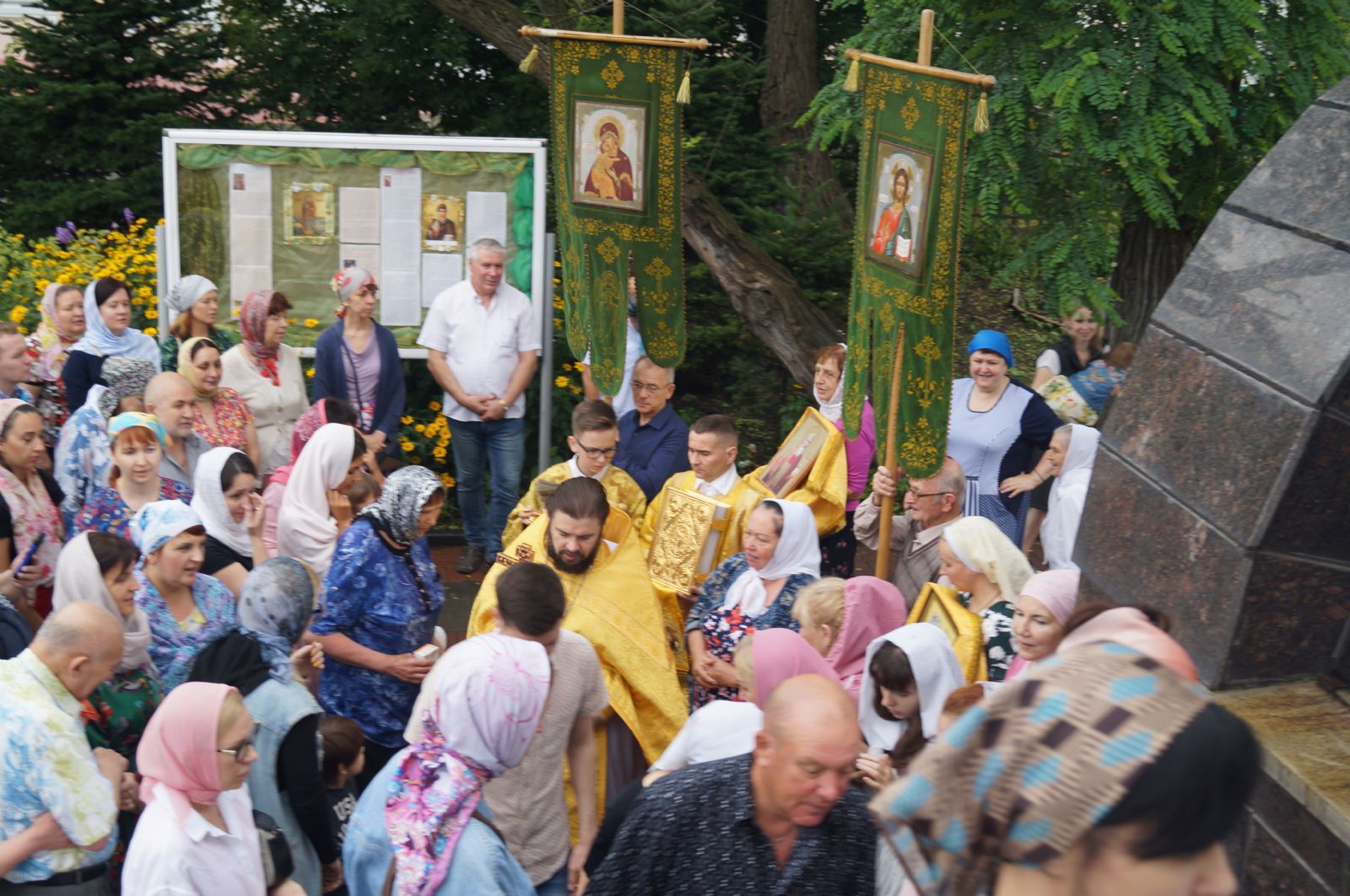 В храме святого благоверного князя Игоря Черниговского состоялся молебен ко Дню Крещения Руси