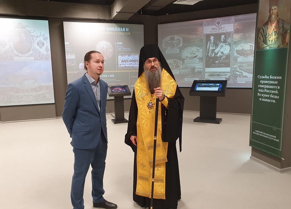 Епископ Уссурийский Иннокентий освятил здание выставки «Россия – моя история»