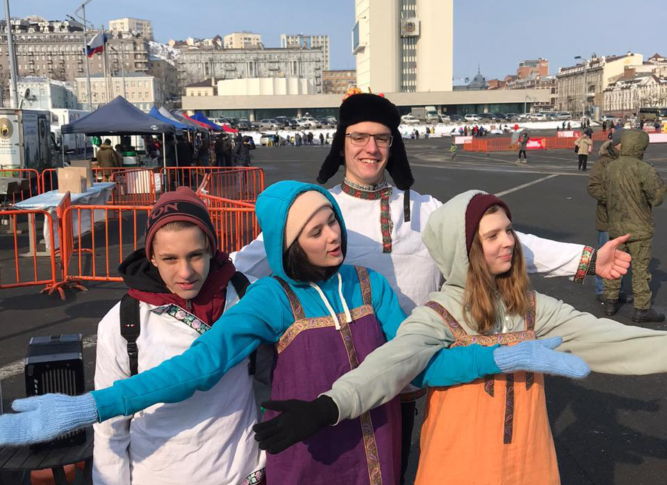 Молодежный отдел принял участие в городских гуляниях на центральной площади Владивостока