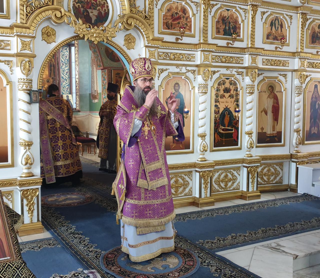 Епископ Иннокентий совершил литургию Преждеосвященных Даров