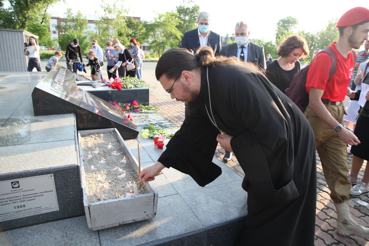 Представитель Арсеньевской епархии принял участие в акции «Свеча памяти» (+ Фото)