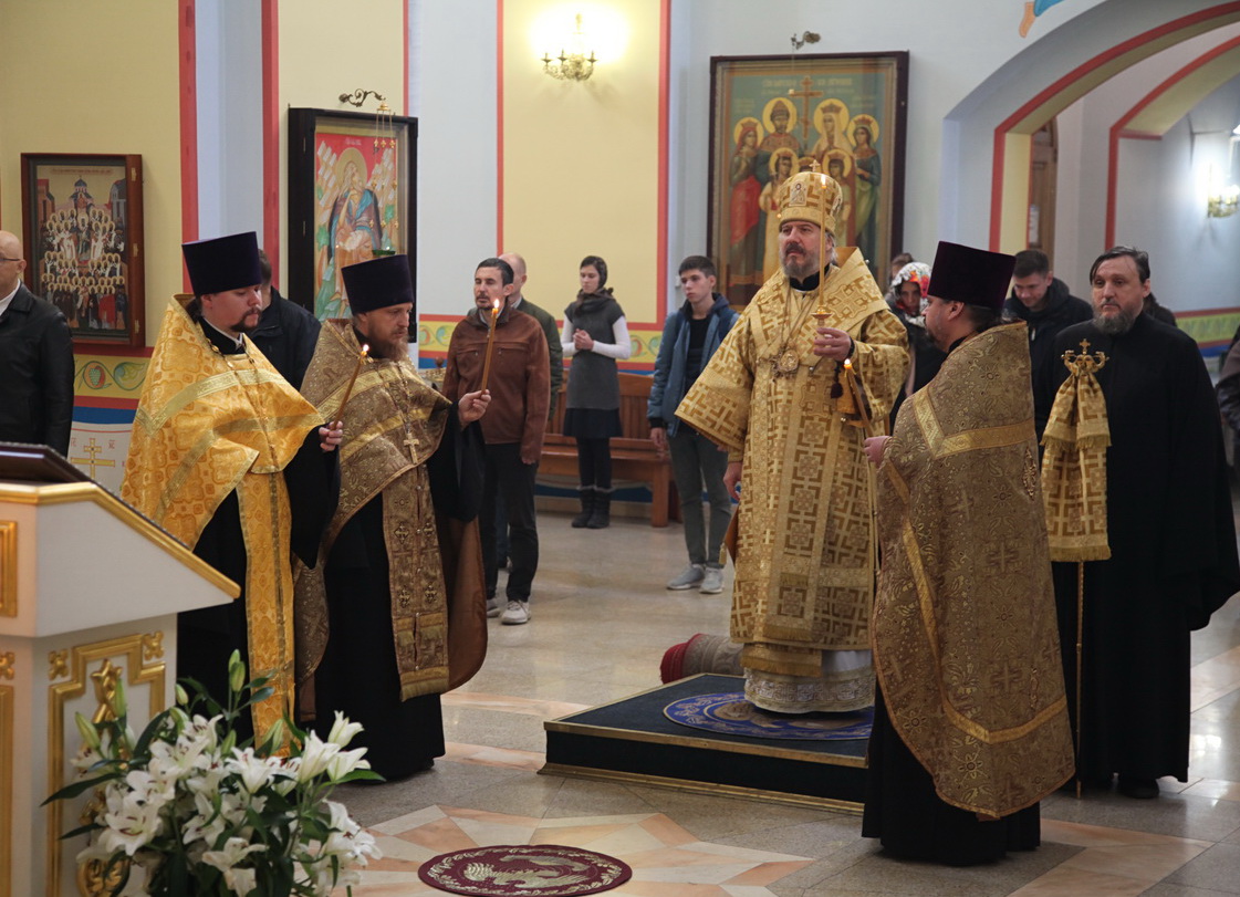 Епископ Николай возглавил всенощное бдение в Казанском соборе.