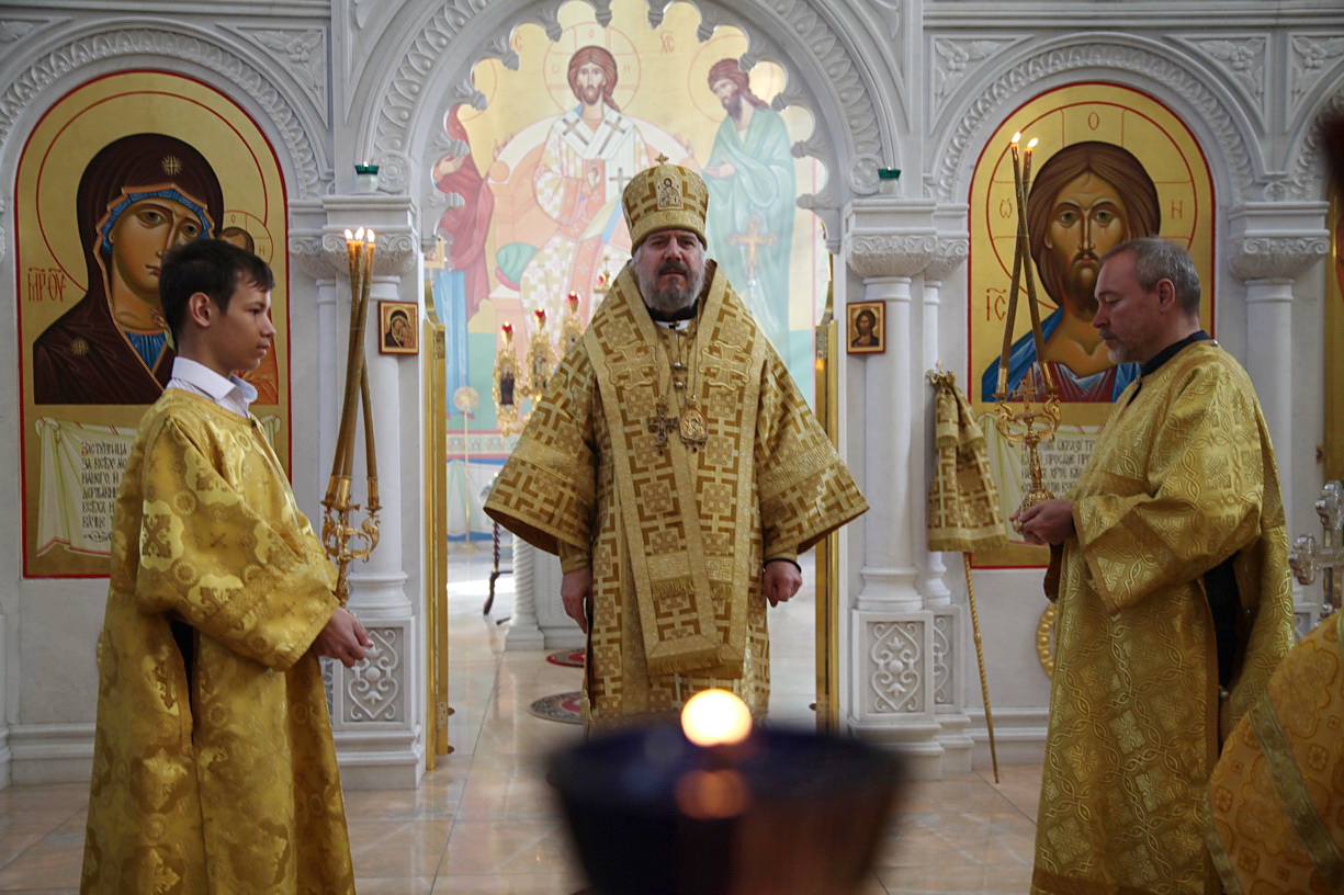 В неделю 19-ю по Пятидесятнице епископ Находкинский и Преображенский Николай совершил Божественную литургию в Казанском Кафедральном соборе г. Находки.