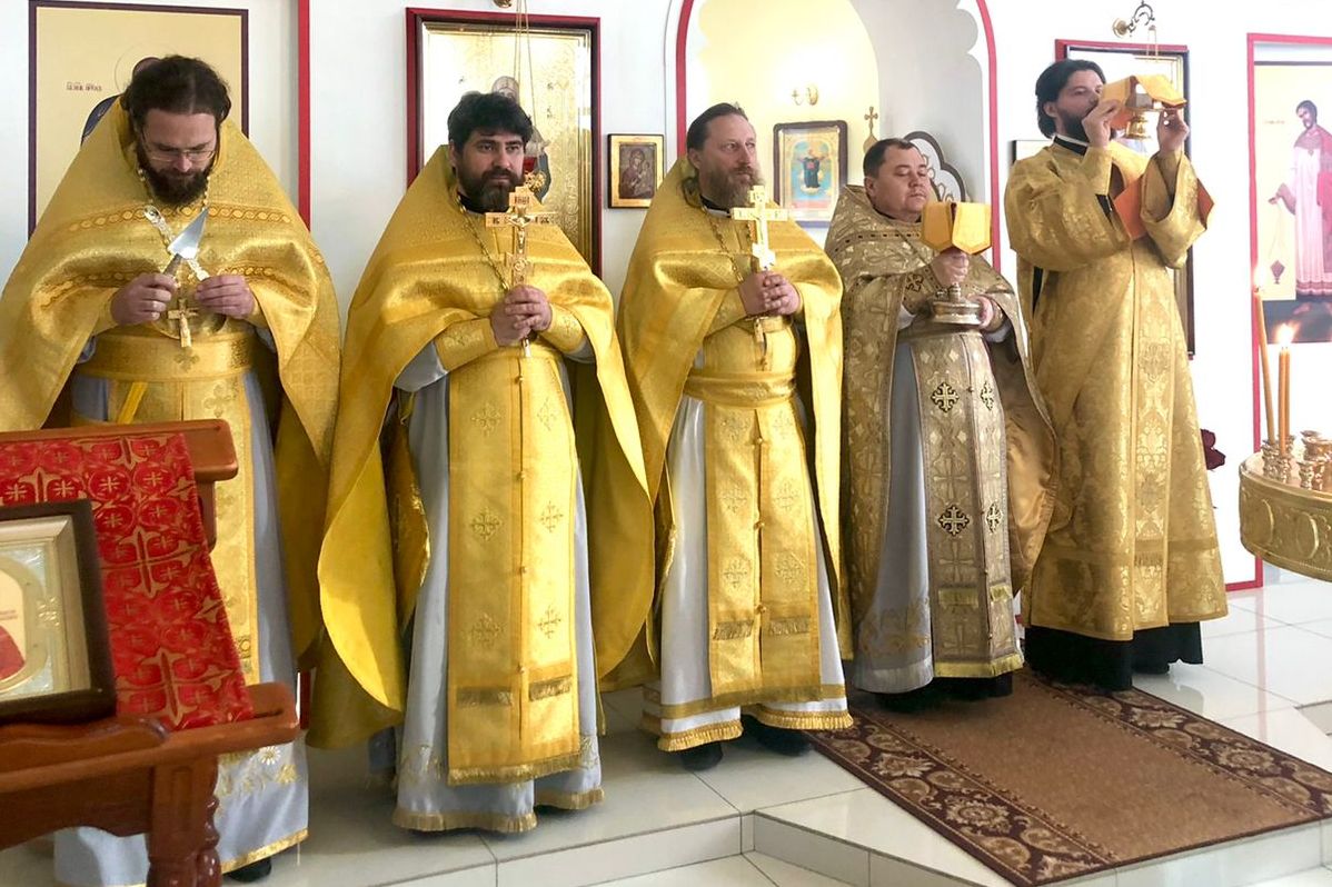 Соборная Божественная литургия в день десятилетия храма в честь новомучеников и исповедников Церкви Русской