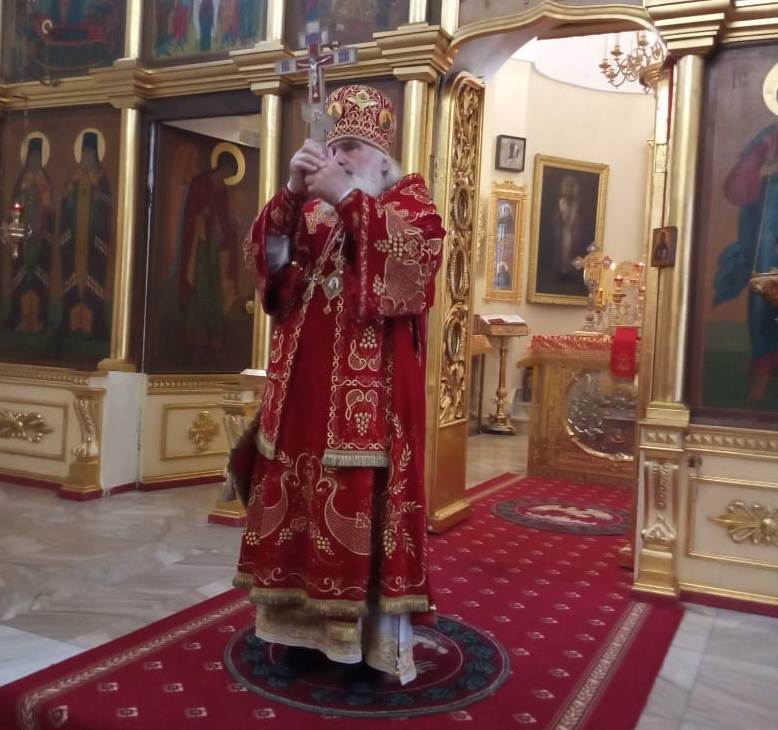 Митрополит Вениамин совершил Божественную литургию в Свято-Никольском кафедральном соборе