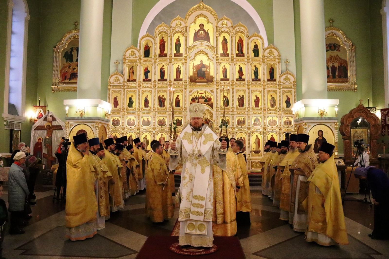Митрополит Владимир возглавил Божественную литургию в Покровском соборе в день своего рождения