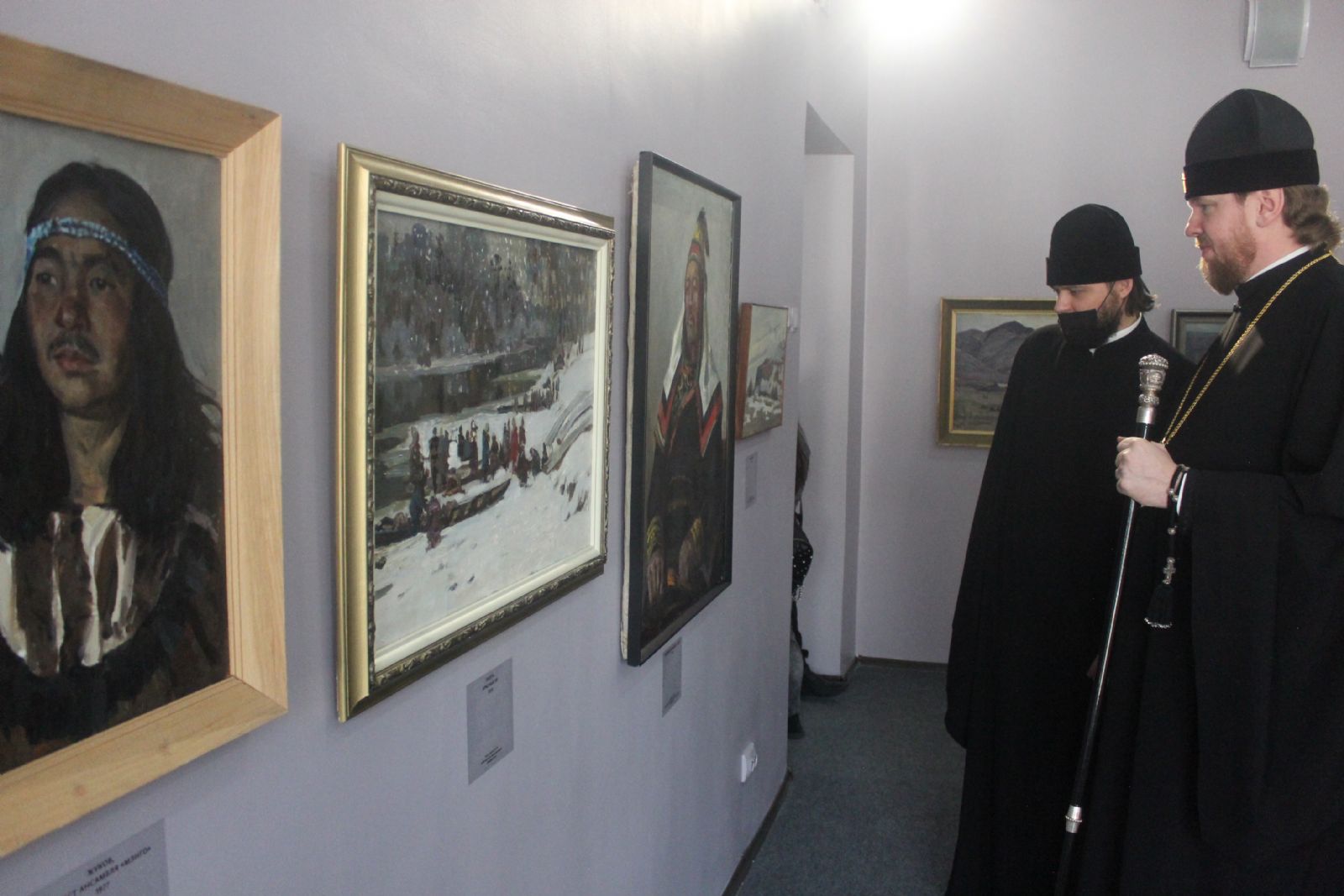 Митрополит Владимир посетил торжественное открытие выставки «Иван Рыбачук. Призвание — Дальний Восток»