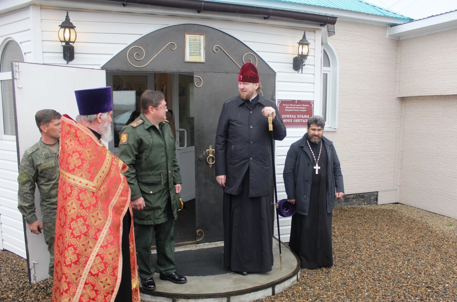 Митрополит Владимир посетил храм всех святых при арсенале ракетного и артиллерийского вооружения
