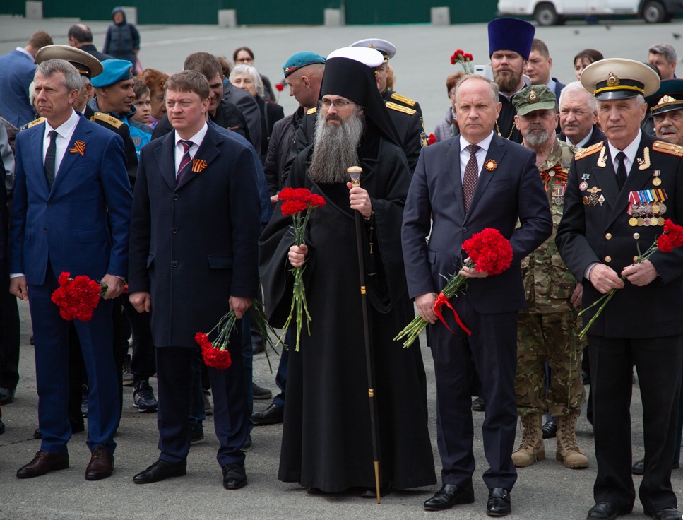 Епископ Уссурийский Иннокентий принял участие в возложении цветов в честь Дня Победы