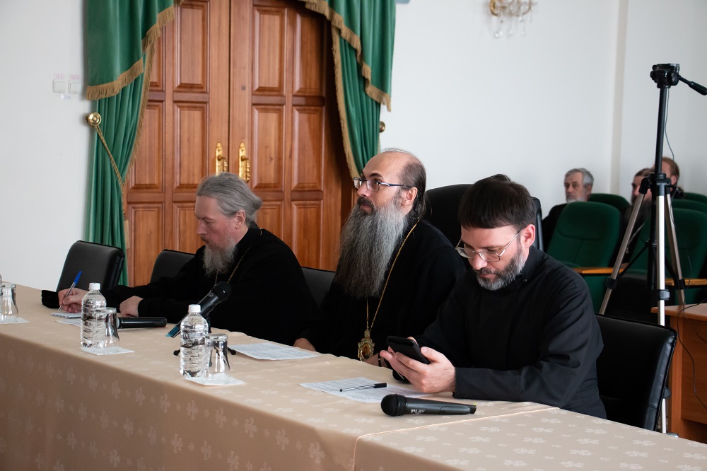Директор центра поздравил выпускников Хабаровской духовной семинарии
