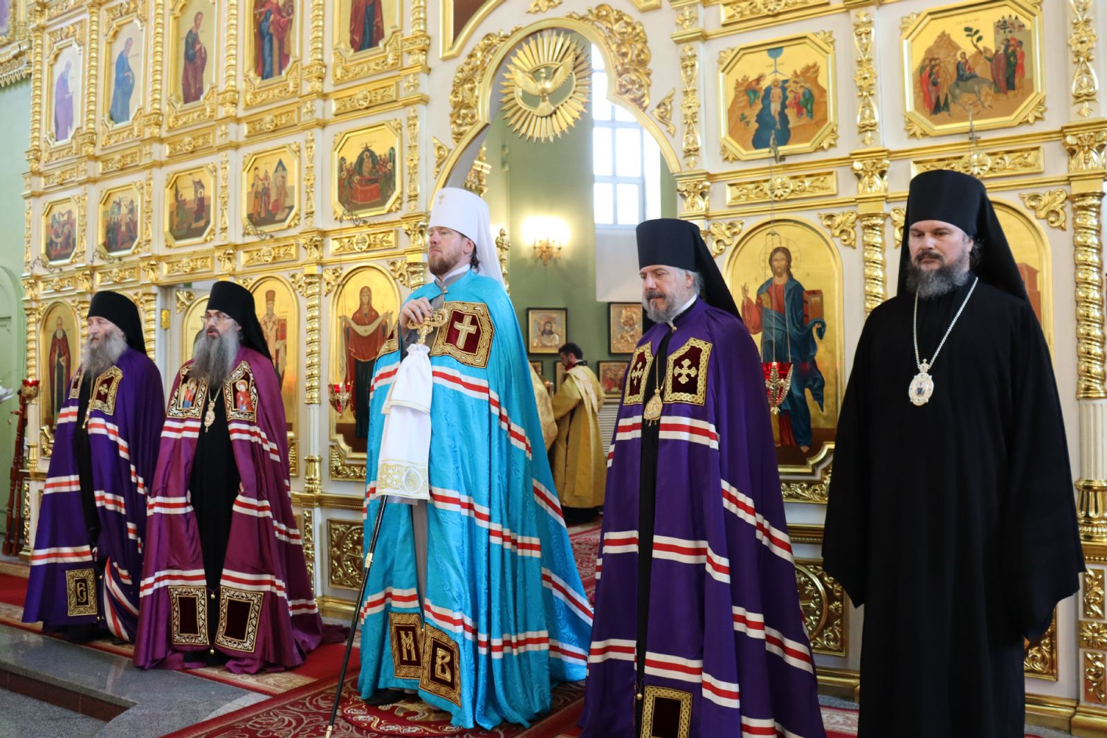 В день памяти святого равноапостольного князя Владимира митрополит Владимир возглавил литургию в Покровском соборе