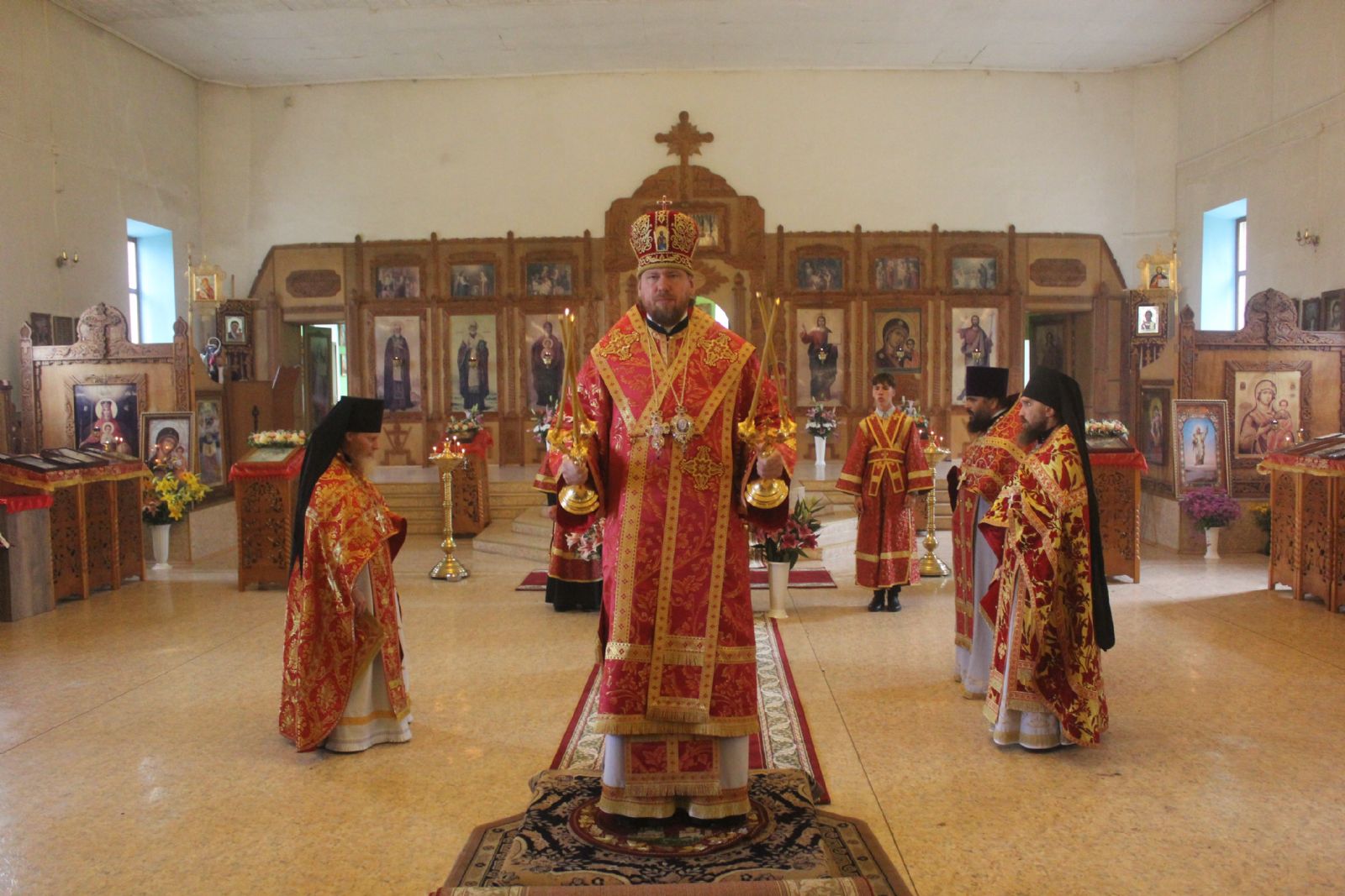 В день престольного праздника обители митрополит Владимир совершил литургию в Казанском женском монастыре