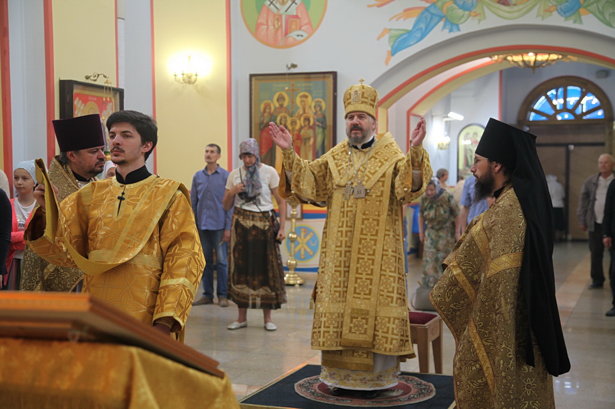 В неделю 3-ю по Пятидесятнице епископ Находкинский и Преображенский Николай совершил Божественную литургию в Казанском Кафедральном соборе г. Находки.