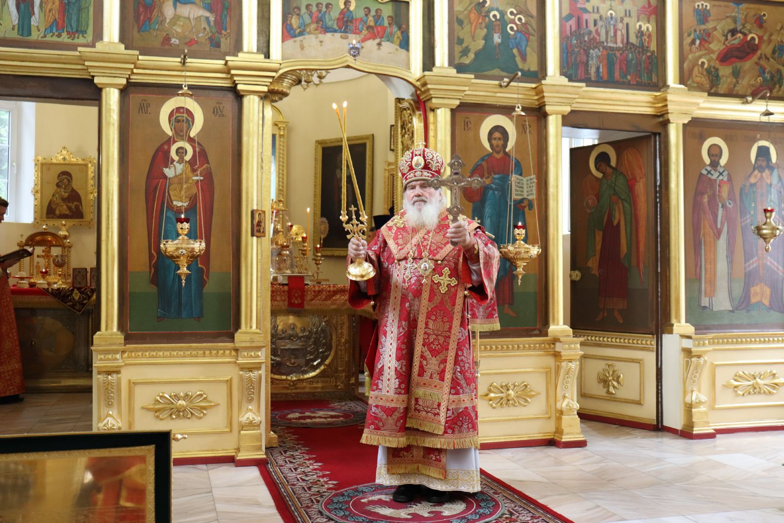Митрополит Вениамин в день своего тезоименитства возглавил Божественную литургию в Свято-Никольском кафедральном соборе