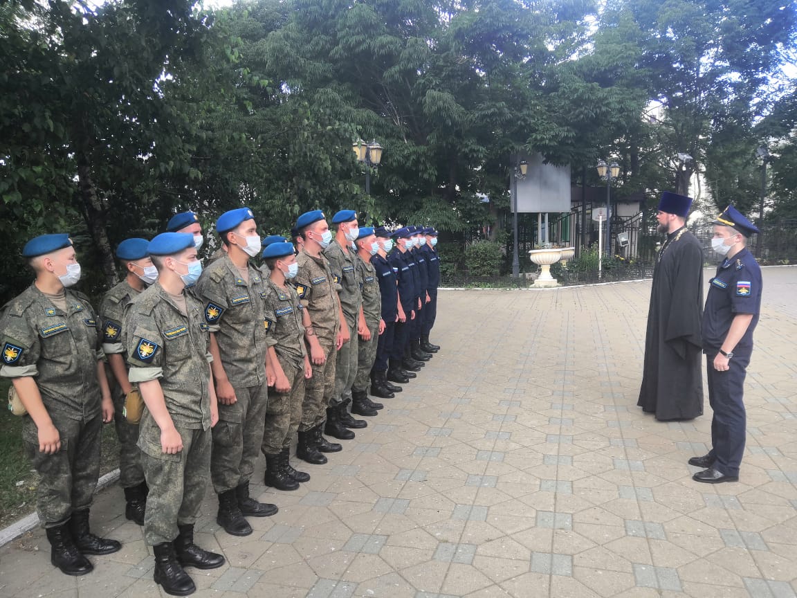 В период нахождения мощей святого благоверного князя Александра Невского солдаты и офицеры ПВО посетили Покровский собор