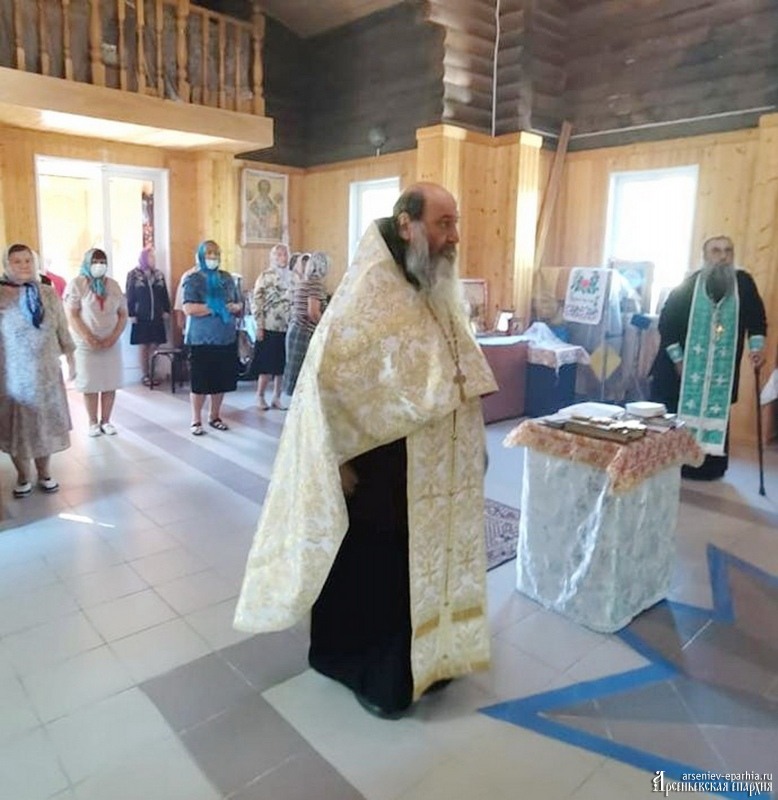 Святыни автомобильного Крестного хода к 10-летию епархии посетили Ольгинский район (+ Фото)