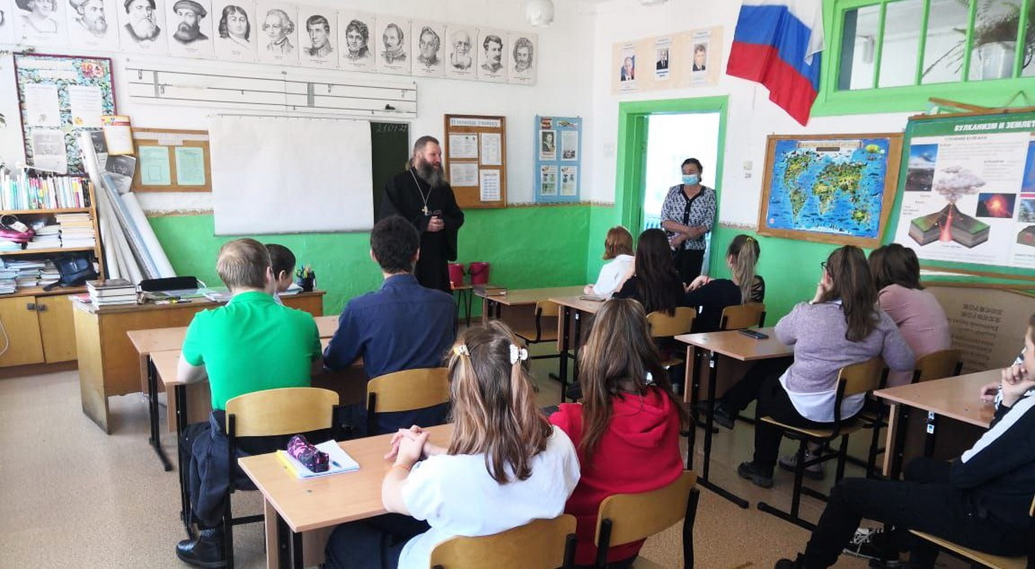 Беседа иерея Сергия Федон с учащимися школы села Амгу на тему «Смысл жизни»