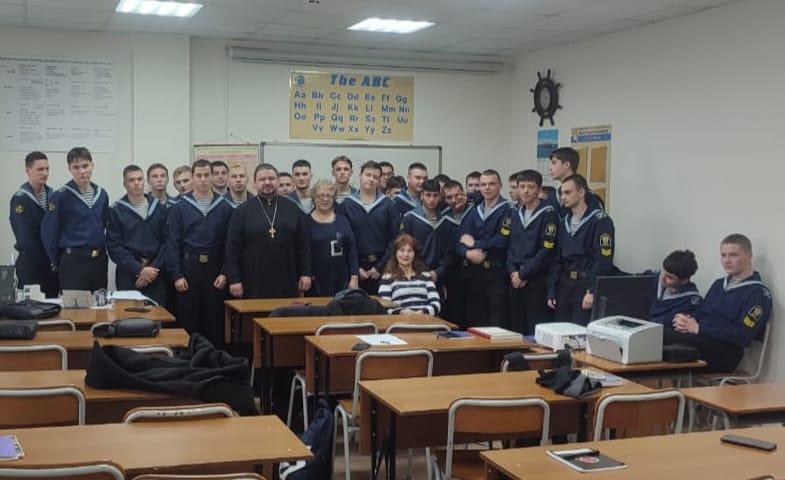 Иерей Виталий Шаркеев провёл встречу с находкинскими курсантами в формате "Разговоры о важном".