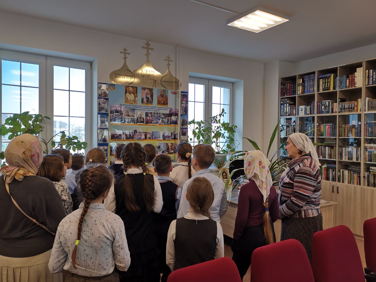 Ученики 4 класса средней школы №9 вместе с родителями побывали на экскурсии в Казанском кафедральном соборе г.Находки.