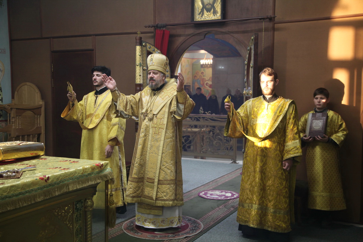 В Неделю 33-ю по Пятидесятниц епископ Находкинский и Преображенский Николай совершил Божественную литургию.