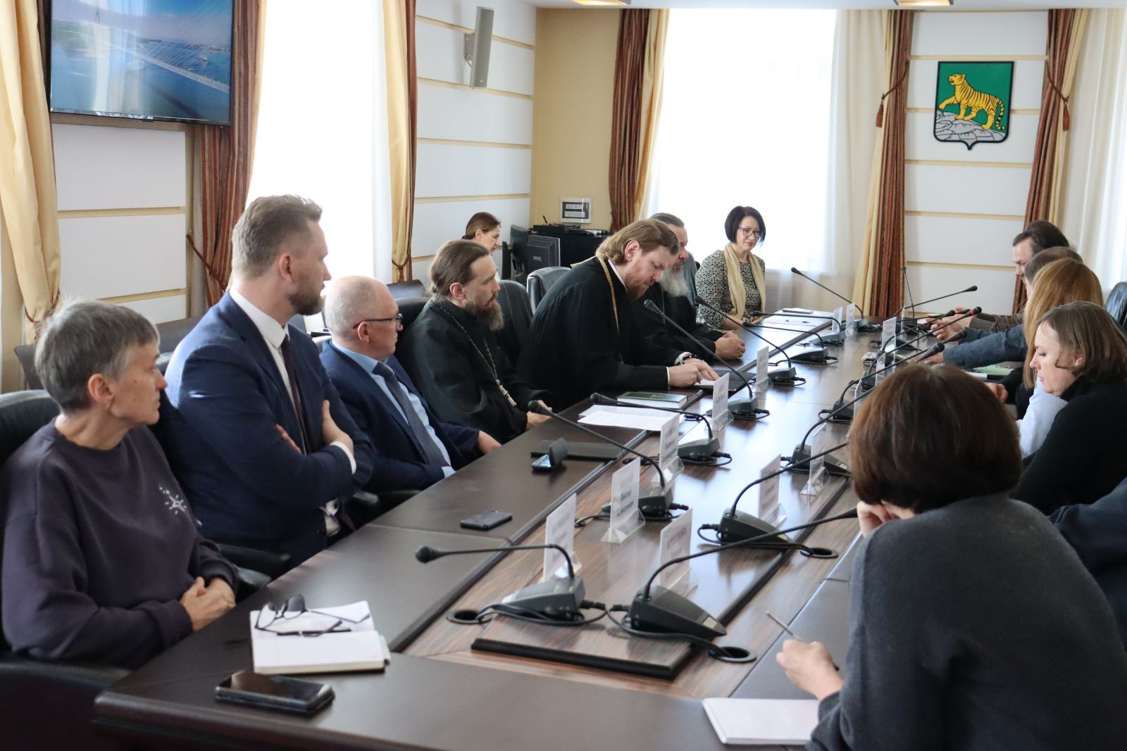 Круглый стол, посвященный благоустройству Покровского парка, состоялся в Администрации Владивостока