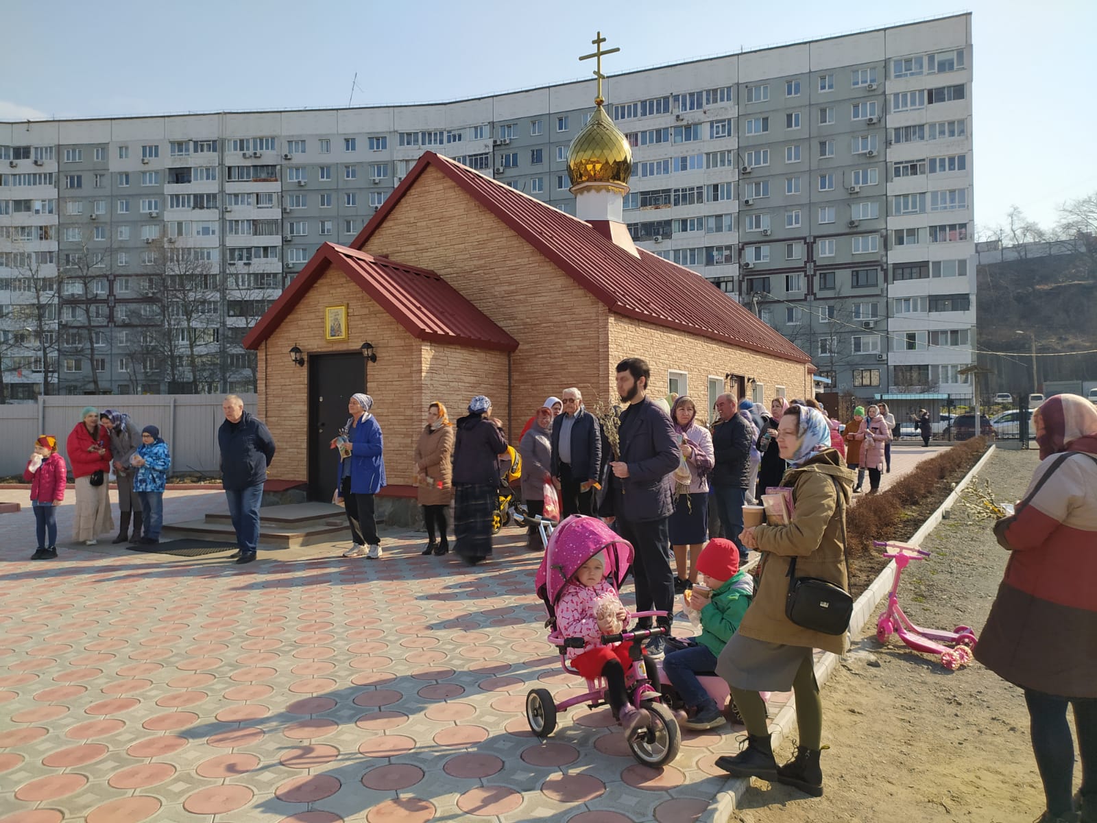 Благотворительная ярмарка "Святая верба" прошла на приходе святого Преподобного Сергия Радонежского