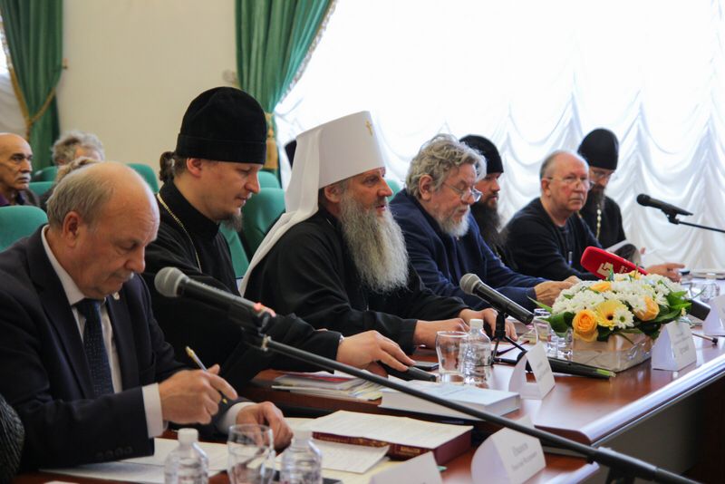 Представители Владивостокской епархии приняли участие в круглом столе, посвященном взаимодействию Церкви и писательского сообщества