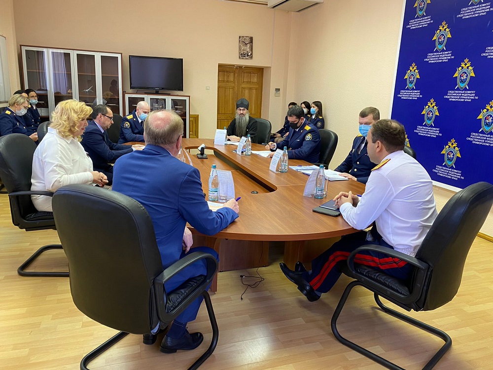 Епископ Иннокентий посетил заседание общественного совета СК по Приморскому краю