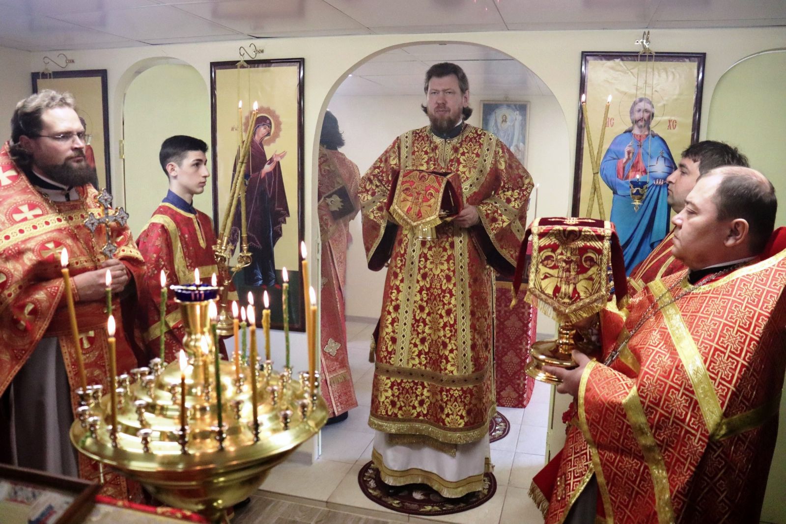 Митрополит Владимир совершил Божественную литургию в храме святой блаженной Матроны Московской