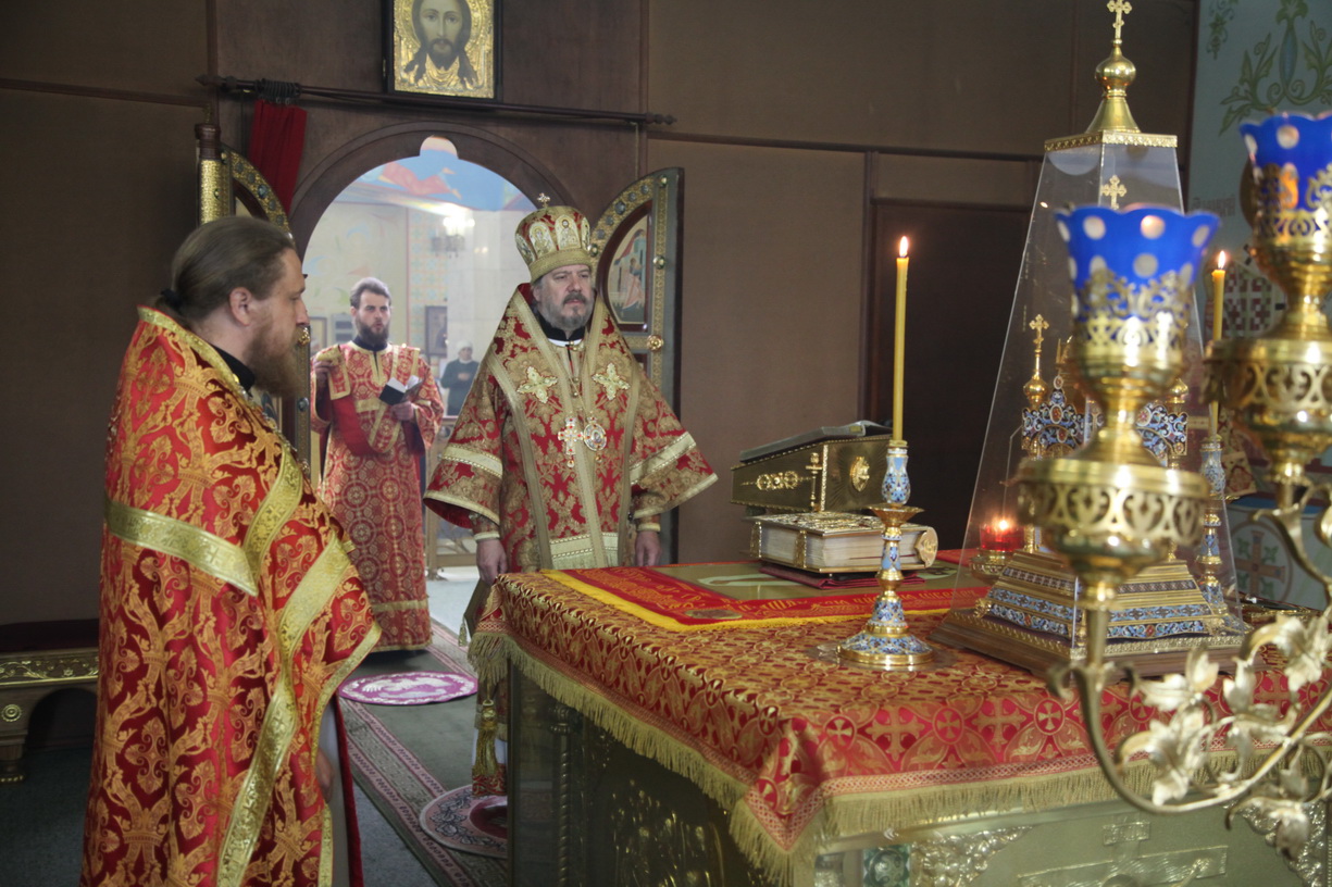 В день памяти апостола и евангелиста Иоанна Богослова епископ Николай возглавил Божественную литургию в Казанском Кафедральном соборе г. Находки.