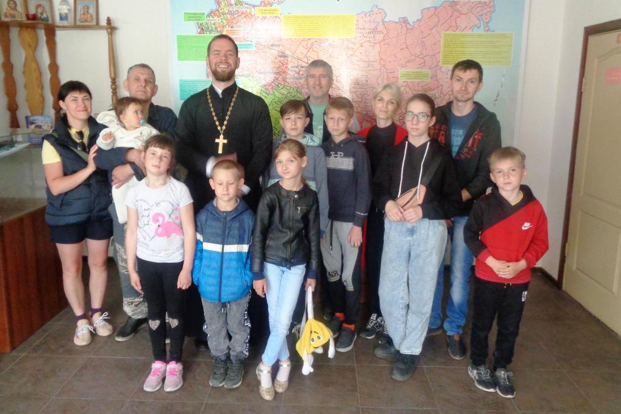 Дети из воскресной школы посетили экскурсию в военной части ВВС