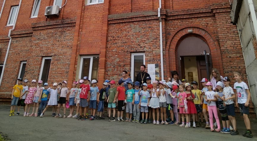 тСтаршие и подготовительные группы детского сада N28 города Владивостока, посетил предприятие Владхлеб. 