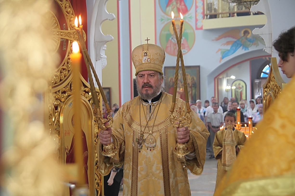 В неделю 7-ю по Пятидесятнице епископ Находкинский и Преображенскийй Николай совершил Божественную литургию в Казанском Кафедральном соборе г. Находки.