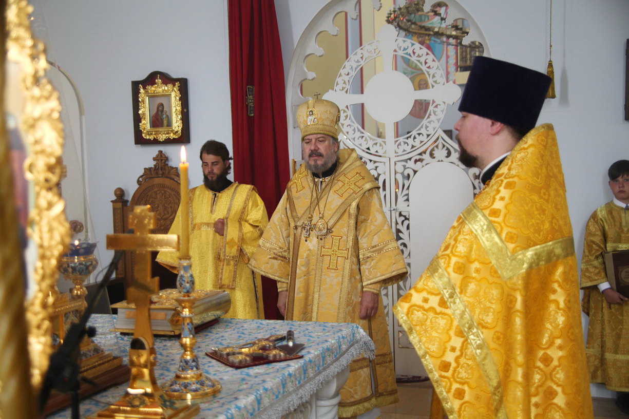 В неделю 8-ю по Пятидесятнице епископ Находкинский и Преображенский Николай совершил Божественную литургию в Казанском Кафедральном соборе г. Находки.